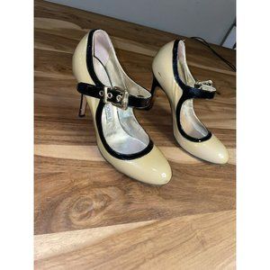 luciano padovan Size 36.5 Beige And Black Strap size 6 Nieman Marcus
